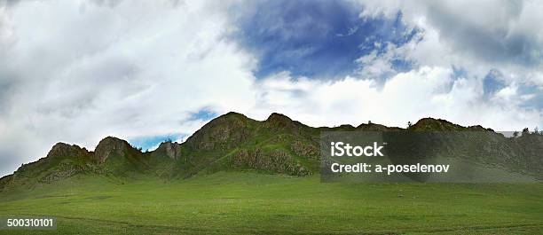 Schöne Panoramablick Auf Die Alpen Mit Grünen Berge Und Bewölkten Himmel Stockfoto und mehr Bilder von Anhöhe