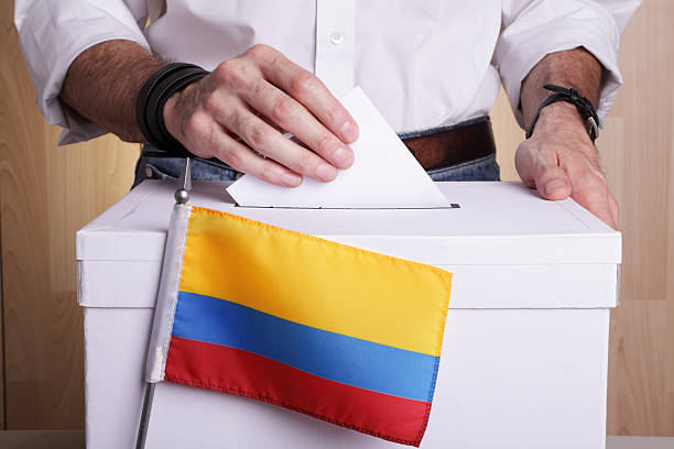 colombianos a votación - voting election ballot box box fotografías e imágenes de stock