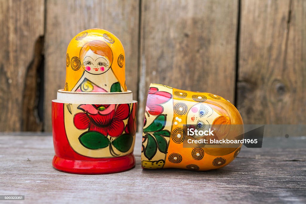 Babushkas o matryoshkas muñecas. - Foto de stock de Muñeca Rusa libre de derechos