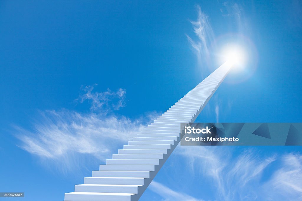 Subir Escadas Para O Céu A Subir Para O Sucesso - Fotografias de