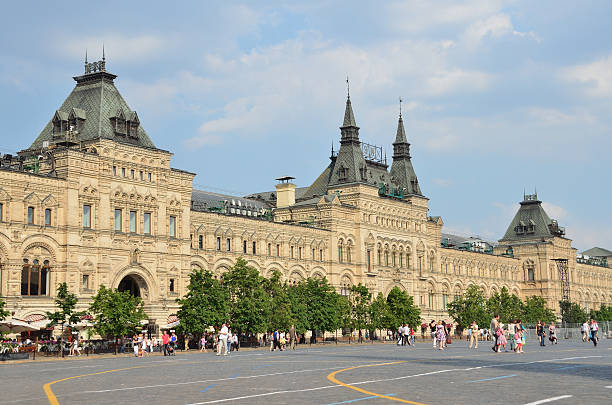 moscú, la construcción de la goma tienda on red square - gable fotografías e imágenes de stock