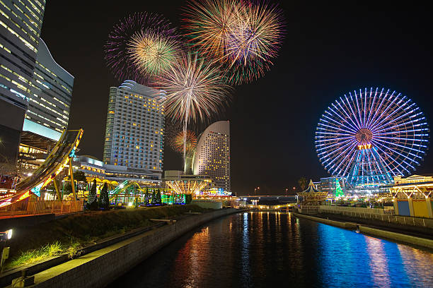 夜の眺め、横浜のみなとみらい、美しい花火