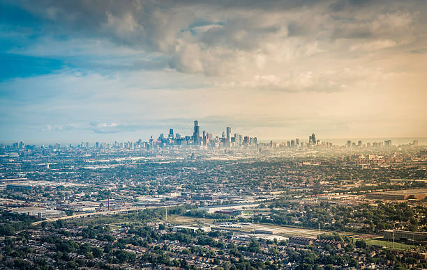 veduta aerea di chicago downtown antico - chicago skyline illinois downtown district foto e immagini stock