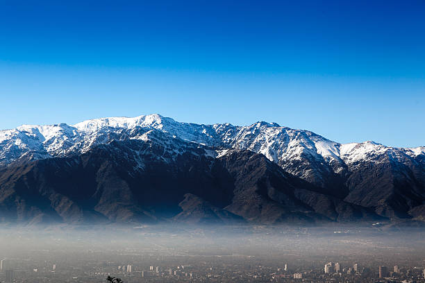 vista aérea de la ciudad los andes, chile, santiago - andes fotografías e imágenes de stock