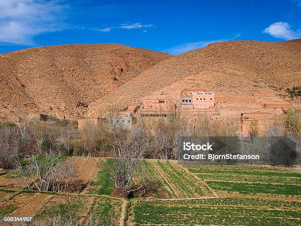 Foto de Vale De Dades Selvagem Paisagem E A Village No Marrocos e mais fotos de stock de Marrocos