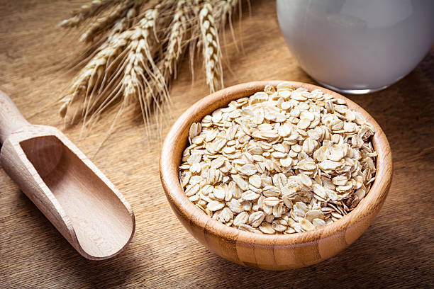 건강한 식사: 오트밀 및 우유관 - wheat cereal plant agriculture whole wheat 뉴스 사진 이미지