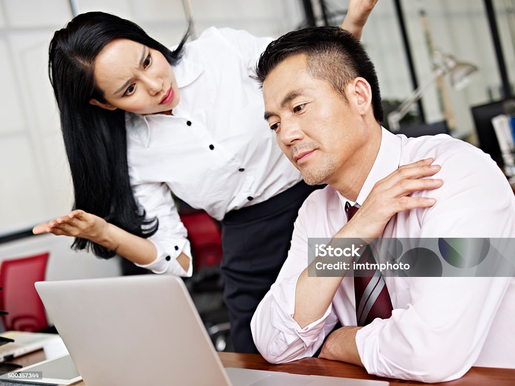 baffled asian businesswoman businesswoman puzzled and baffled at her male colleagues behavior. Arguing Stock Photo