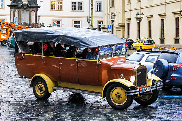 excursiones de vehículo - classic europe urban scene prague fotografías e imágenes de stock