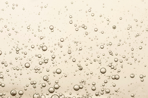 Muchas pequeñas burbujas de champán photo