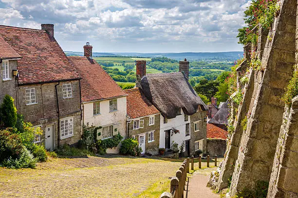 Famous view of Picturesque cottages on cobbled street at Gold Hill, Shaftestbury  Dorset England UK Europe