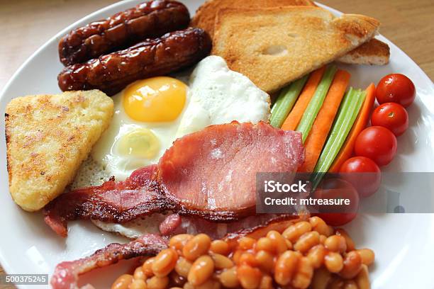 Bajas Calorías Un Saludable Desayuno Inglés Frito Con Elementos Verduras Crudas La Dieta Foto de stock y más banco de imágenes de Alimento