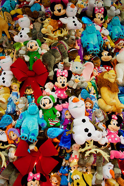 Shot of two adorable siblings playing together with their stuffed animalshttp://195.154.178.81/DATA/shoots/ic_783924.jpg