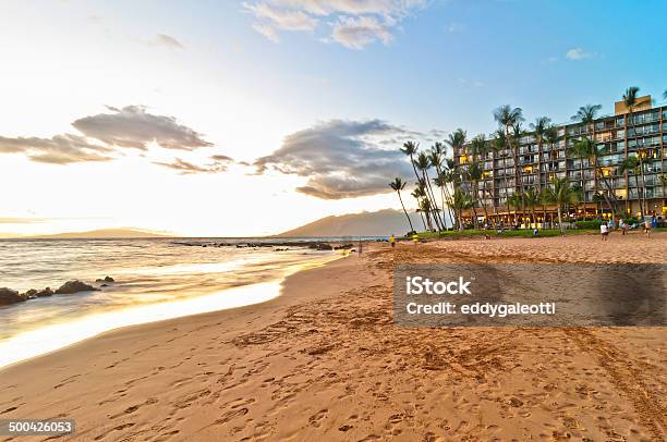 Photo libre de droit de Vue Sur Locéan Et Le Coucher De Soleil Sur La Plage Keawakapu Maui Célèbre banque d'images et plus d'images libres de droit de Bleu