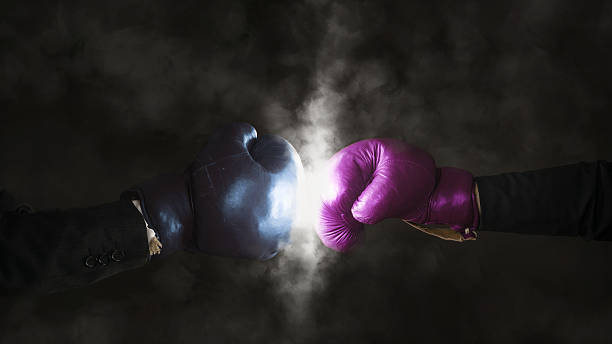 la igualdad entre hombres y mujeres en el lugar de trabajo - boxing caucasian men business fotografías e imágenes de stock