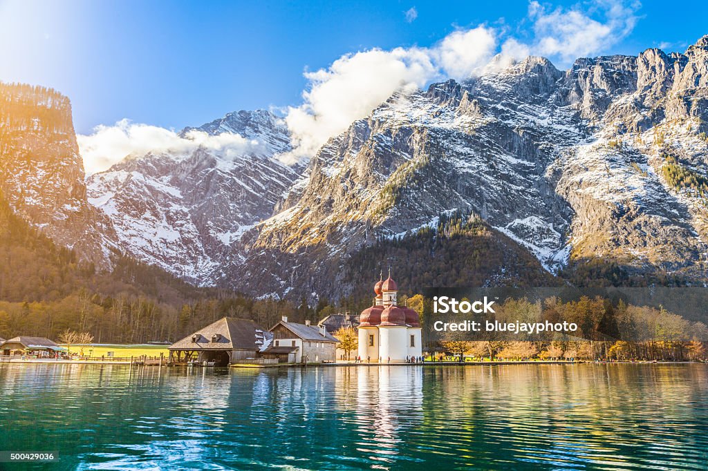Lake Konigssee mit St. Bartholomae Pilgerkirche im Herbst, Bavaria - Lizenzfrei Königssee - Bayern Stock-Foto