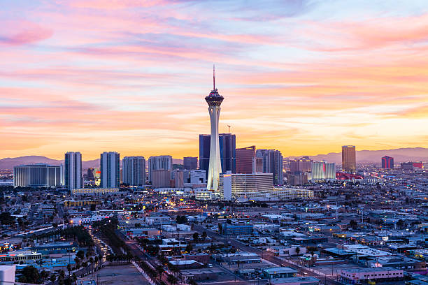 Las Vegas Skyline Las Vegas skyline at sunset. the strip stock pictures, royalty-free photos & images