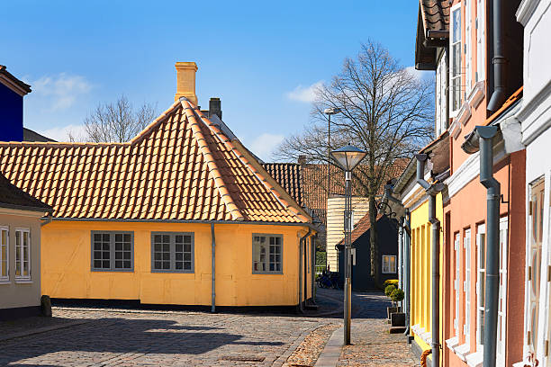 поэта hans христианский андерсон's детский дом - odense hans christian andersen town denmark стоковые фото и изображения