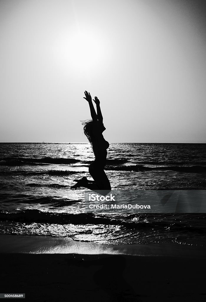 Mujer en la playa - Foto de stock de Adulto libre de derechos