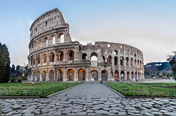 colosseo - imperial italy rome roman forum fotografías e imágenes de stock