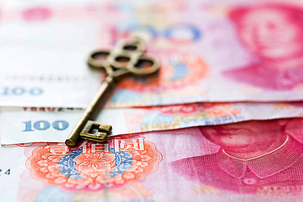chave para o conceito de riqueza - investment rmb savings china imagens e fotografias de stock