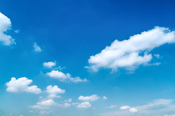 azul cielo de verano - sky blue cloudscape cloud fotografías e imágenes de stock