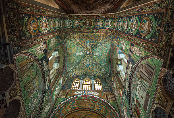 mosaiken der basilika san vitale, ravenna, italien - indoors church emilia romagna europe stock-fotos und bilder