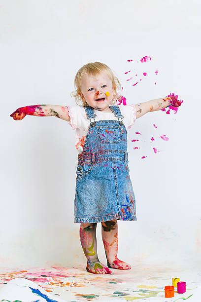 istock Girl painting 500483254