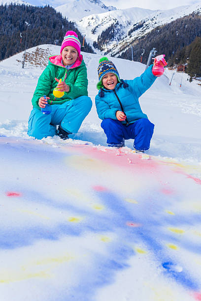 istock Kids plaing in the snow 500489374