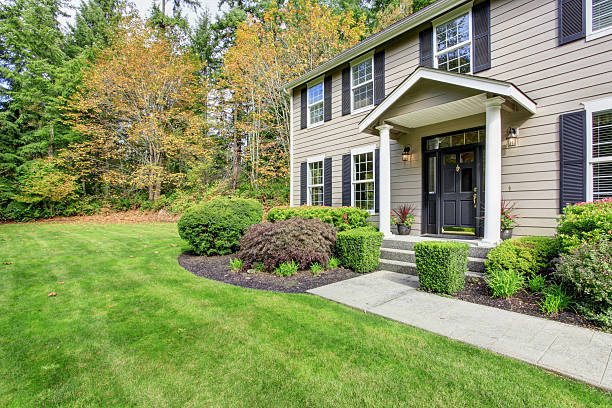 istock Large classic house exterior 500490357