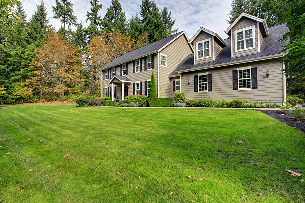 istock Large classic house exterior 500490369