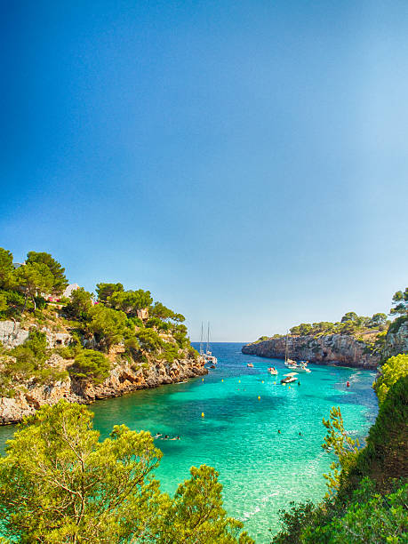 In this photo you can see the blue sea of Majorca with some recreative boats.