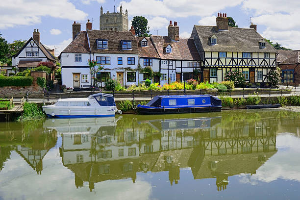 tewkesbury - english culture medieval church built structure imagens e fotografias de stock