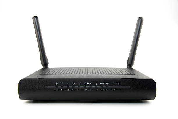 czarny routera bezprzewodowego na białym tle - router wireless technology computer part node zdjęcia i obrazy z banku zdjęć