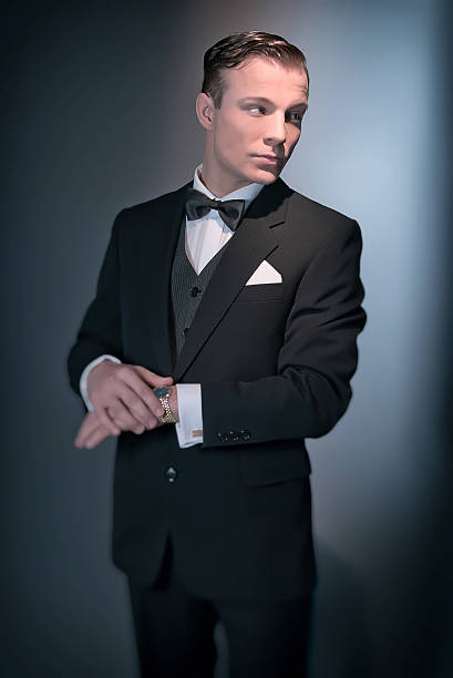 retrô moda homem vestindo preto negócio de terno e gravata. - 20s businessman suit people - fotografias e filmes do acervo