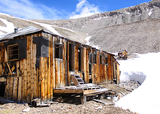 Colorado Miner's Cabin Abandoned miner's cabin in the Colorado mountains miners cabin stock pictures, royalty-free photos & images