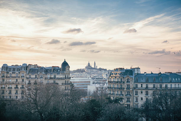 hill montmartre und sacre coeur in paris, frankreich - places of worship europe france paris france stock-fotos und bilder