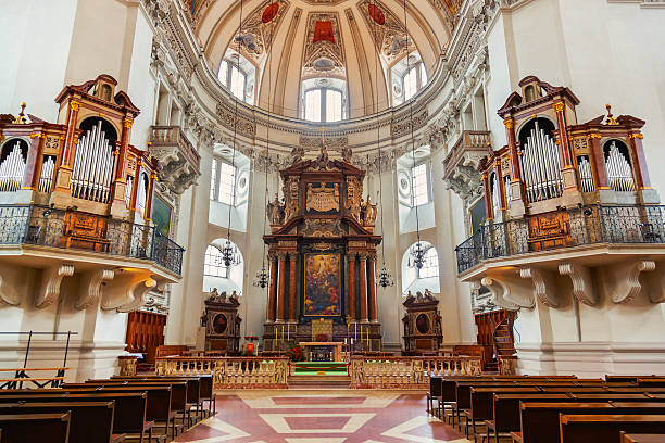 catedral em salzburgo, áustria - indoors cathedral salzburg cathedral salzburg - fotografias e filmes do acervo