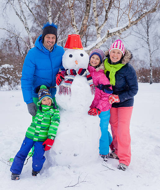 istock Family with a snowman 500515652