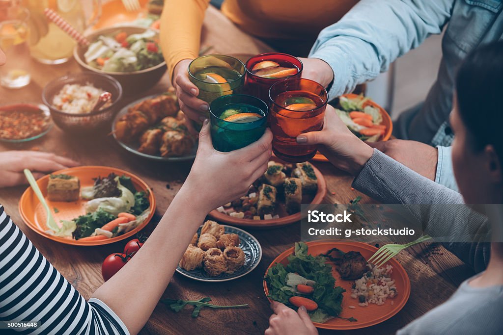 ¡salud para nosotros. - Foto de stock de Amistad libre de derechos