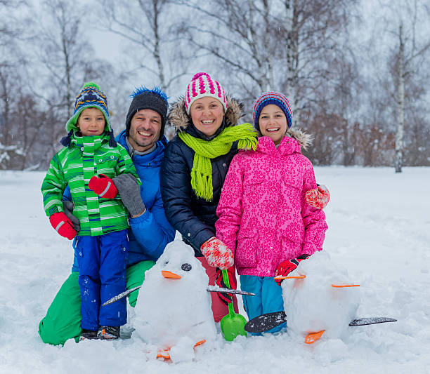 istock Family with a snowman 500516984