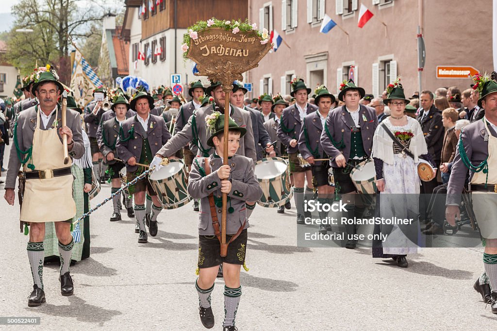 Miesbach, Germania – 05.04. 2014: società di montagna truppe dal Jachenau - Foto stock royalty-free di Adulto