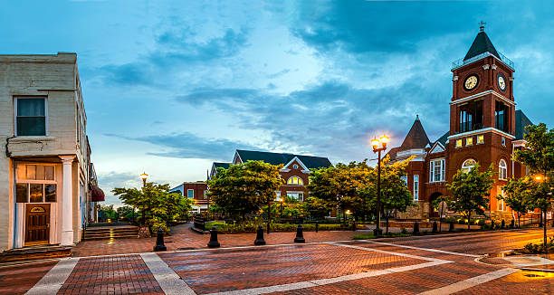 istock Panoramic view of town square in Dallas, Georgia 500522457