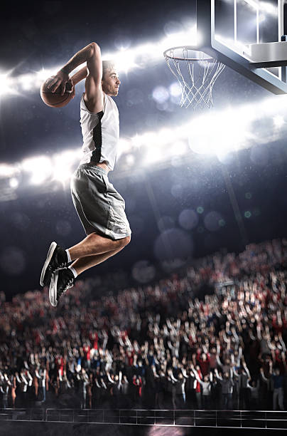 баскетболист в действии - athlete muscular build basketball vertical стоковые фото и изображения
