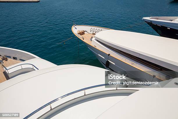 Yacht Di Lusso - Fotografie stock e altre immagini di Acqua - Acqua, Ambientazione esterna, Ancorato