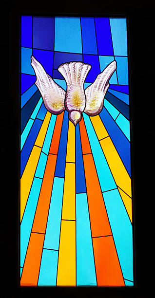 vitral em uma igreja, em portugal - spirituality stained glass art glass - fotografias e filmes do acervo