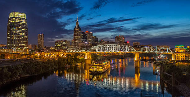 nashville, tennessee 2014 r. - nashville skyline usa tennessee zdjęcia i obrazy z banku zdjęć