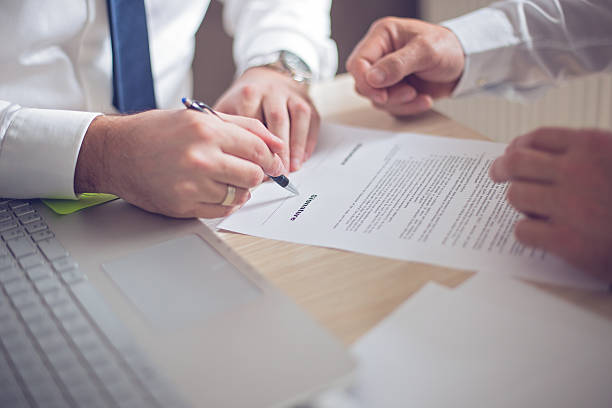 istock Business man signing a contract 500539182