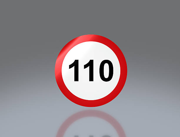 110 速度制限標識 - highway 99 ストックフォトと画像