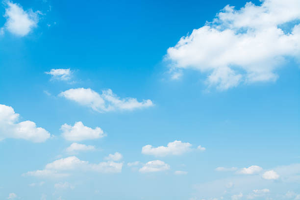 라이트 블루 스카이. - cumulus cloud cloud cloudscape sunlight 뉴스 사진 이미지
