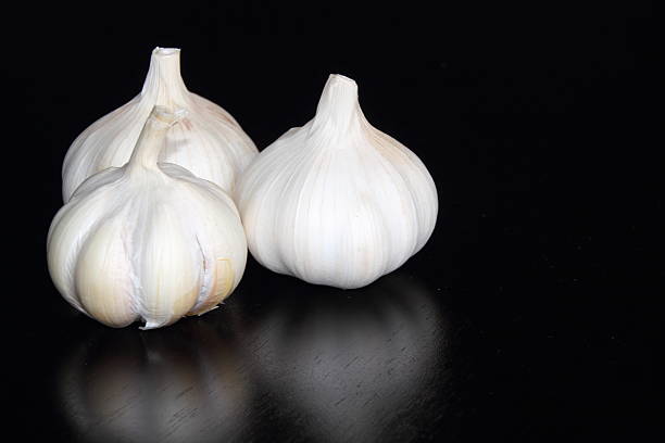 istock Three bulbs of fresh, white garlic 500552659
